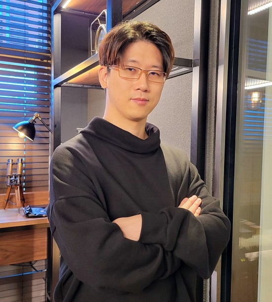 시프트업 김형태 대표, 지스타에서 사인회 진행