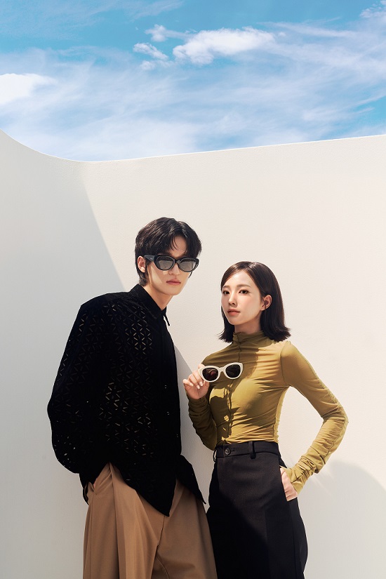 스마일게이트 버추얼 아티스트 한유아, 아이웨어 브랜드 ‘라피스 센시블레’ 모델 발탁 친환경 캠페인 앞장 선다