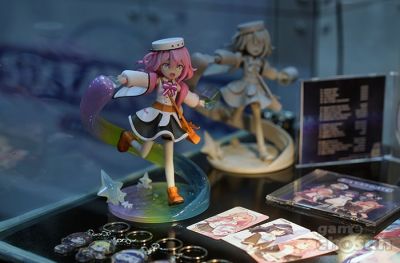 식스타 행성계의 화려한 출항… 스타라이크 '식스타 게이트: 유니버스' 일러스타 페스 10 현장을 가다