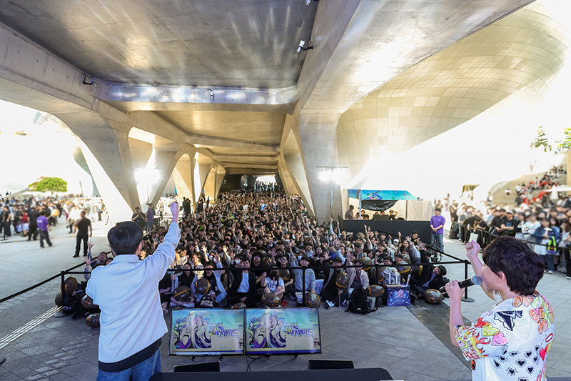 화려한 코스프레와 감동의 콘서트… DDP 수놓은 ‘붕괴: 스타레일’ 3주년 환락! 패션 퍼레이드