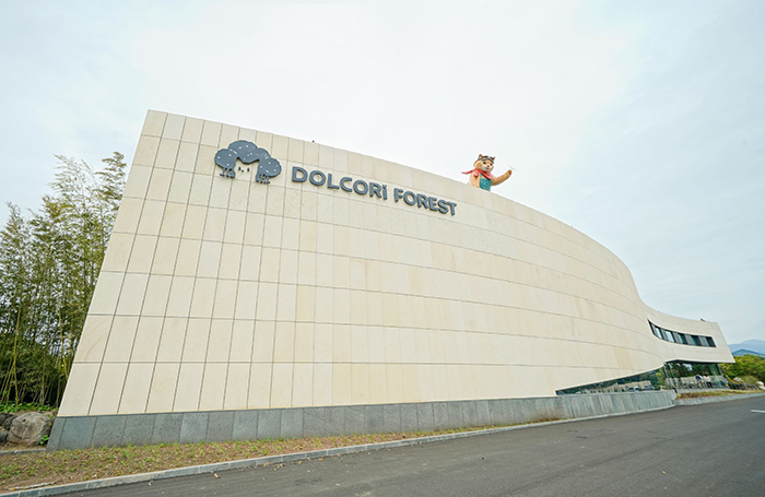 스마일게이트, 제주 체험형 고양이 테마파크 ‘돌코리숲’ 개장